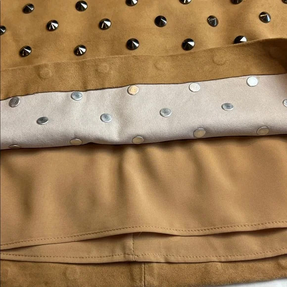 NEW Alice + Olivia Elana Studded Suede Mini Skirt Tan (Worn On TV) Size 6